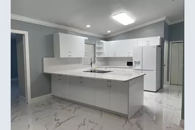 8601 Twin Lakes Boulevard, Tampa, FL 33614 - Photo 11