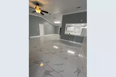 8601 Twin Lakes Boulevard, Tampa, FL 33614 - Photo 3