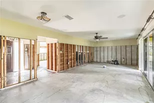 945 Bayshore Dr, Tarpon Springs, FL 34689 - Photo 15