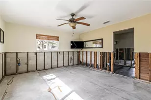 945 Bayshore Dr, Tarpon Springs, FL 34689 - Photo 23