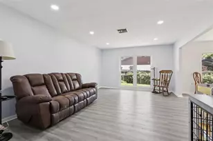 1009 Black Knight Dr, Valrico, FL 33594 - Photo 13