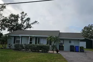 905 10th St SW, Ruskin, FL 33570 - Photo 1