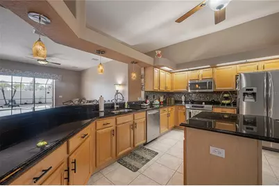 10126 Londonshire Lane, Tampa, FL 33647 - Photo 9