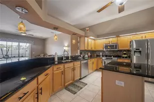 10126 Londonshire Ln, Tampa, FL 33647 - Photo 9