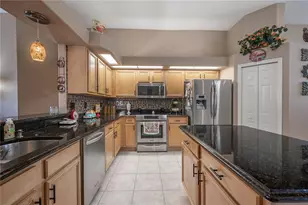 10126 Londonshire Ln, Tampa, FL 33647 - Photo 11