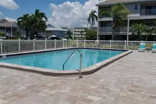 255 Capri Cir N, Treasure Island, FL 33706 - Photo 5