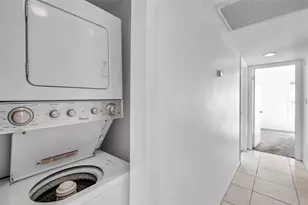 107 Sea Horse Dr SE, Saint Petersburg, FL 33705 - Photo 17