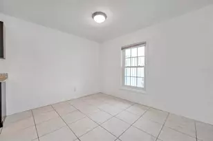 107 Sea Horse Dr SE, Saint Petersburg, FL 33705 - Photo 9