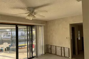 9524 Treasure Ln NE, Saint Petersburg, FL 33702 - Photo 13