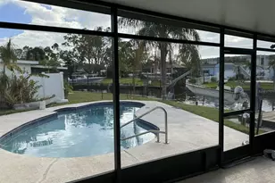 9524 Treasure Ln NE, Saint Petersburg, FL 33702 - Photo 7