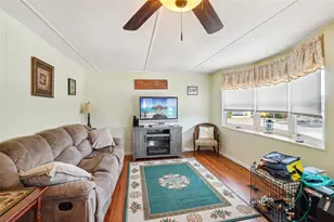 35138 Dale Ave, Zephyrhills, FL 33541 - Photo 13