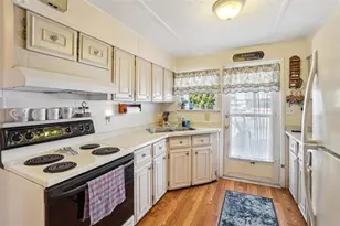 35138 Dale Ave, Zephyrhills, FL 33541 - Photo 3