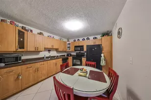 5557 Baywater Dr, Tampa, FL 33615 - Photo 7