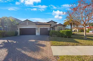 2564 Grand Cypress Blvd, Palm Harbor, FL 34684 - Photo 1