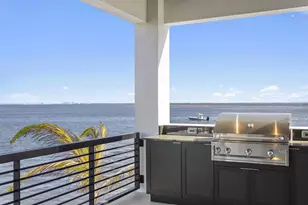 2081 Michigan Ave NE, Saint Petersburg, FL 33703 - Photo 5