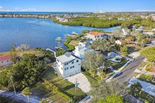 1640 Seabreeze Dr, Tarpon Springs, FL 34689 - Photo 1