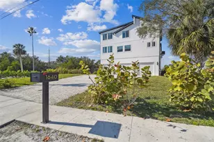 1640 Seabreeze Dr, Tarpon Springs, FL 34689 - Photo 85