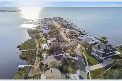 1640 Sea Breeze Drive, Tarpon Springs, FL 34689 - Photo 9