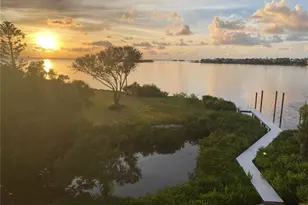 1640 Seabreeze Dr, Tarpon Springs, FL 34689 - Photo 5