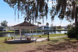 4747 Bobby Ave, Zephyrhills, FL 33541 - Photo 35