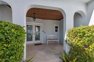 727 Key Royale Dr, Holmes Beach, FL 34217 - Photo 5