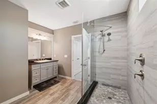 727 Key Royale Dr, Holmes Beach, FL 34217 - Photo 27