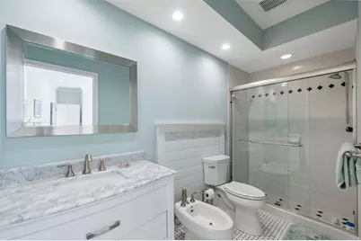 727 Key Royale Drive, Holmes Beach, FL 34217 - Photo 21