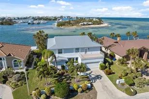 727 Key Royale Dr, Holmes Beach, FL 34217 - Photo 53