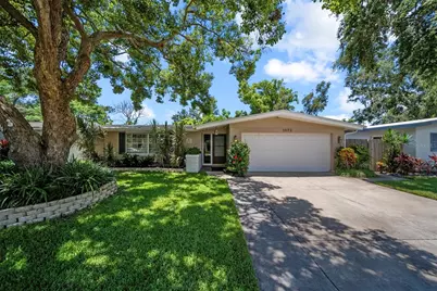 1372 S Hillcrest Avenue, Clearwater, FL 33756 - Photo 1