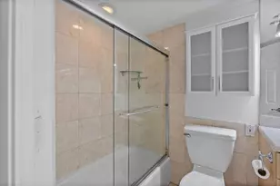 1200 N Shore Dr NE, Saint Petersburg, FL 33701 - Photo 15