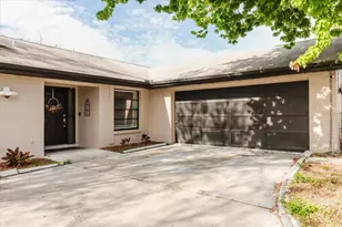 2427 Comerwood Dr, Spring Hill, FL 34609 - Photo 3