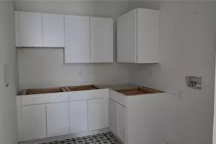 2402 N Glenwood Dr, Tampa, FL 33602 - Photo 9