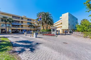 2506 N Rocky Point Dr, Tampa, FL 33607 - Photo 5