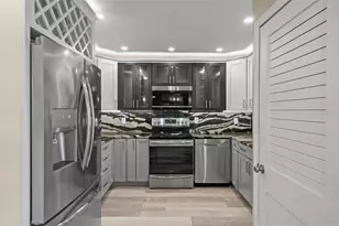 5075 Starfish Dr SE, Saint Petersburg, FL 33705 - Photo 15