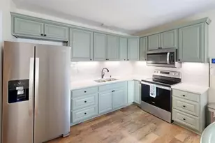 2235 20th St S, Saint Petersburg, FL 33712 - Photo 3