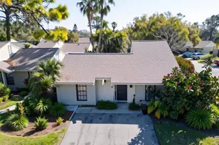 25 Windrush Bay Dr, Tarpon Springs, FL 34689 - Photo 1