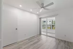 209 NE Lincoln Cir N, Saint Petersburg, FL 33702 - Photo 17