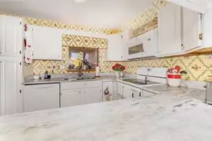 702 Clusterwood Dr, Yalaha, FL 34797 - Photo 9