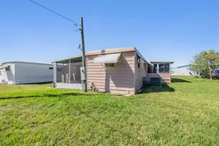 37246 Eileen Ave, Zephyrhills, FL 33542 - Photo 27