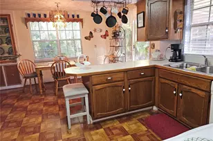 402 8th St SW, Ruskin, FL 33570 - Photo 9