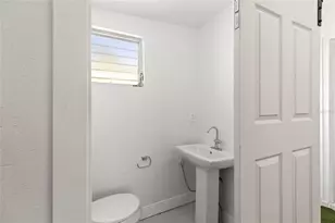 250 NW Rosery Rd, Largo, FL 33770 - Photo 15
