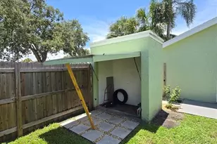 10306 Greengrove Pl, Tampa, FL 33624 - Photo 7