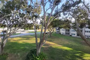 5725 80th St N, Saint Petersburg, FL 33709 - Photo 3