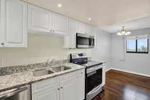 8711 Blind Pass Rd, Saint Petersburg, FL 33706 - Photo 11