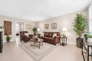 4720 Locust St NE, Saint Petersburg, FL 33703 - Photo 3