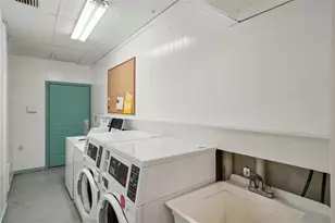 701 Mirror Lake Dr N, Saint Petersburg, FL 33701 - Photo 29