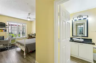 701 Mirror Lake Dr N, Saint Petersburg, FL 33701 - Photo 19