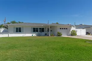 731 44th Ave NE, Saint Petersburg, FL 33703 - Photo 1