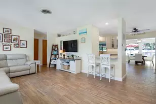 731 44th Ave NE, Saint Petersburg, FL 33703 - Photo 3