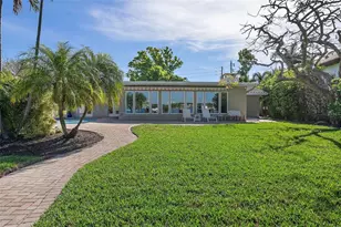 1344 Monterey Blvd NE, Saint Petersburg, FL 33704 - Photo 31